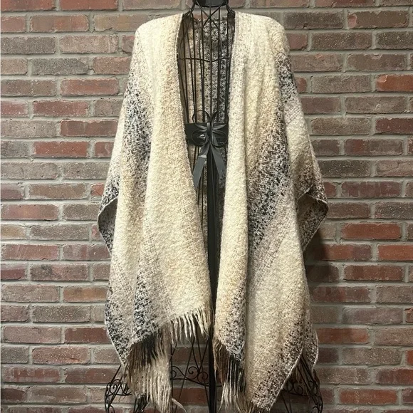 One Size Fits All Cape/Poncho, Molina by Jimmy Hourihan, Bought In Ireland - Picture 1 of 6